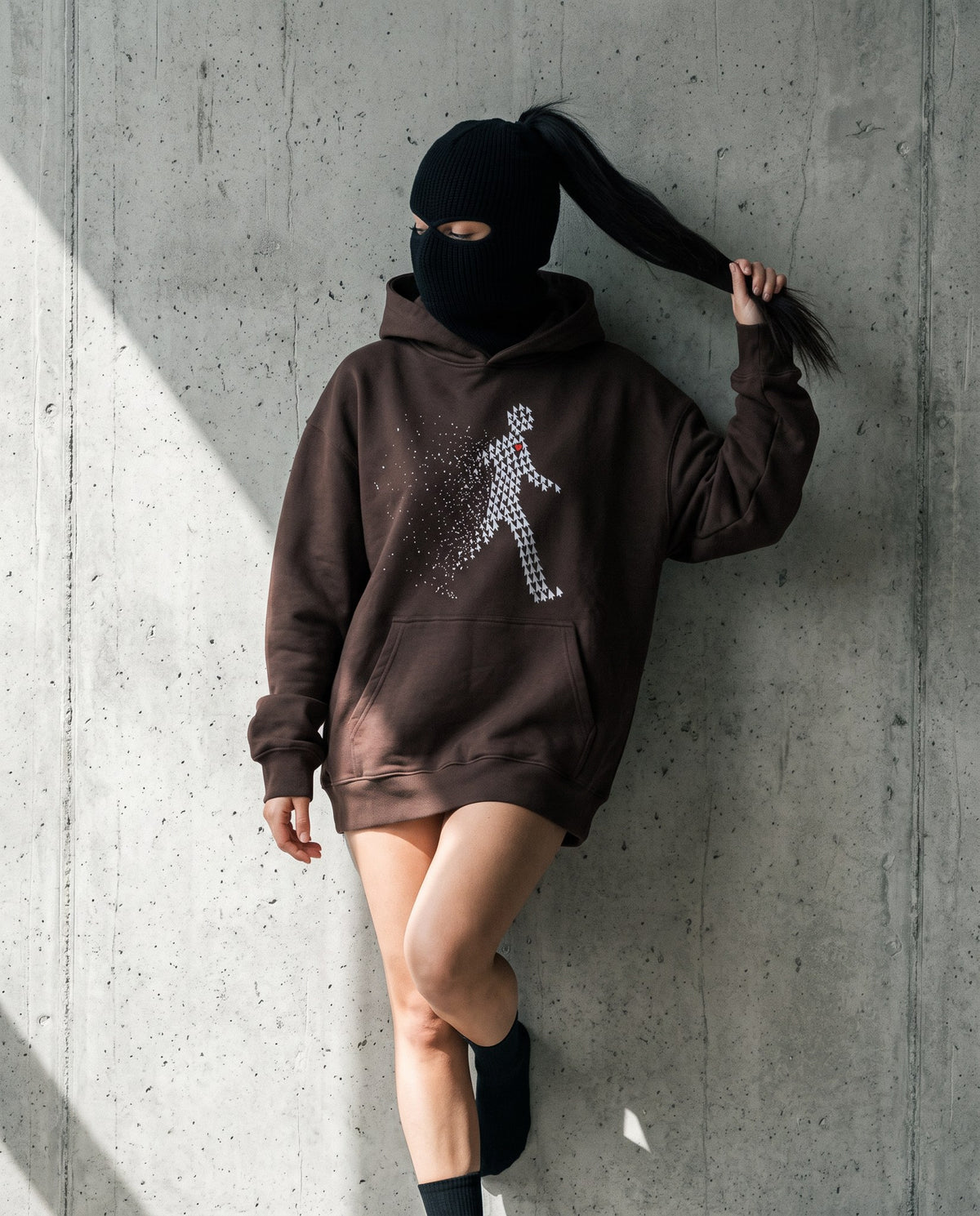 Cursored Hoodie brown, worn – SKREWED